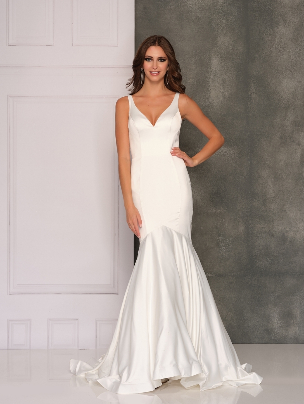 DJ Elegant White Mermaid Satin Dress NWT